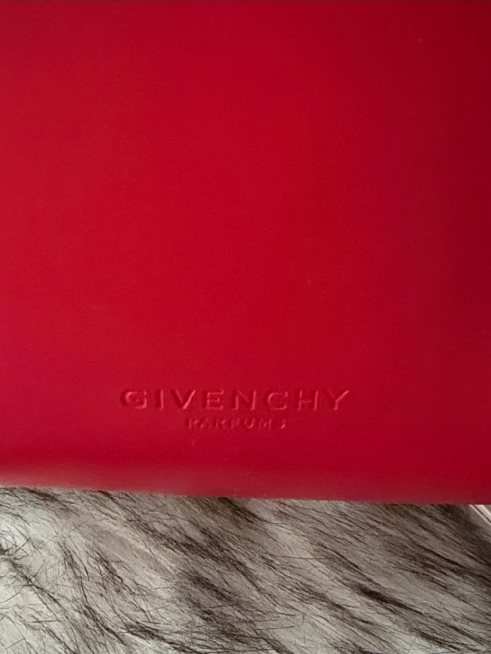 Givenchy parfums Bright Red Faux Leather Cosmetic Pouch & Marie Claire eyeliner - Picture 10 of 11